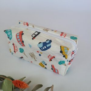 trousse de toilette en tissu coton enduit avec des motif "véhicule"