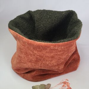 tour de cou/snood taille adulte en velours côtelé couleur terra cotta avec une doublure un tissu sherpa verte kaki
